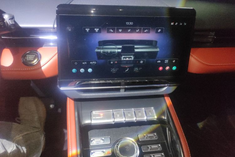 林肯 航海家 2023款 2.0T 四驱尊睿版中控内饰16