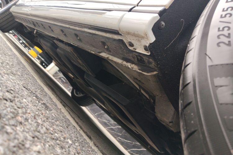 红旗HQ9 2023款 2.0T 智联旗享版局部细节9001