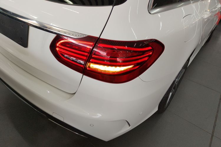 奔驰C级(进口) 2020款 C 260 旅行轿车车身外观9