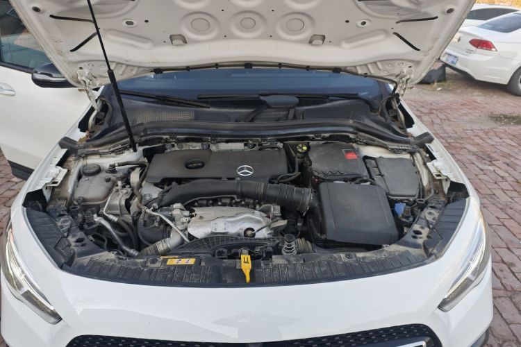 奔驰GLA 2023款 GLA 220 4MATIC机舱底盘24