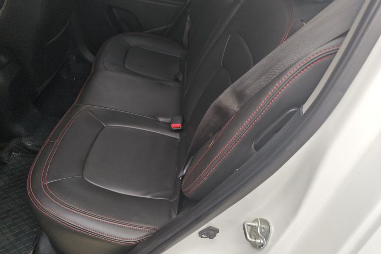 起亚 智跑 2016款 2.0L 手动两驱版GL中控内饰21