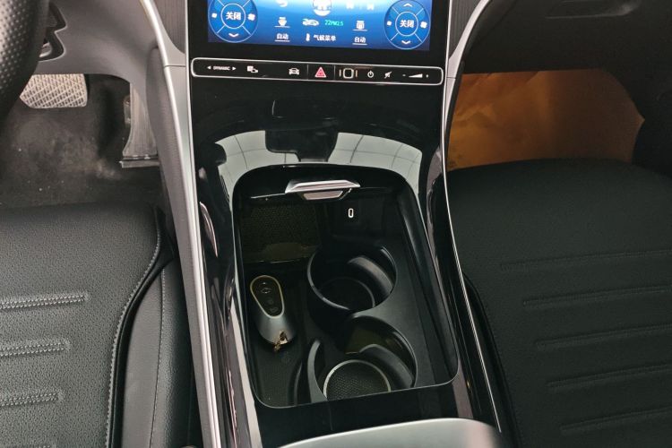 奔驰GLC 2023款 GLC 260 L 4MATIC 豪华型 7座中控内饰18