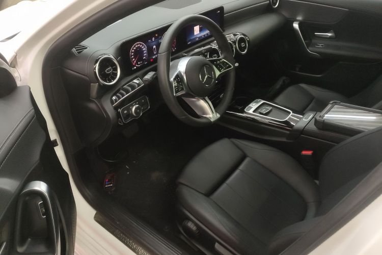 奔驰A级 2023款 A 180 L中控内饰7003