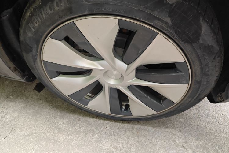 特斯拉 Model Y 2021款 长续航全轮驱动版车身外观10