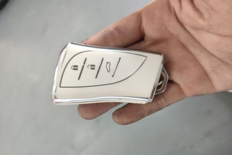 雷克萨斯UX新能源 2020款 300e 纯·悦版中控内饰11