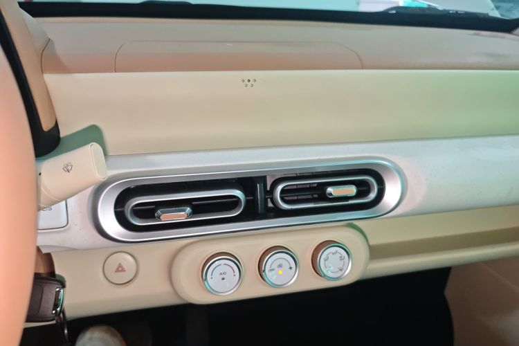 五菱汽车 宏光MINIEV 2024款 第三代 215km 青春版中控内饰16