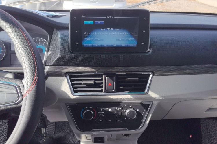 金杯 小海狮X30 2024款 1.5L 财富型客车 5/6/7座中控内饰16