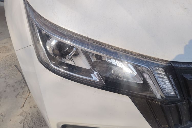 五菱汽车 五菱佳辰 2022款 1.5L 手动乐享精英型车身外观8