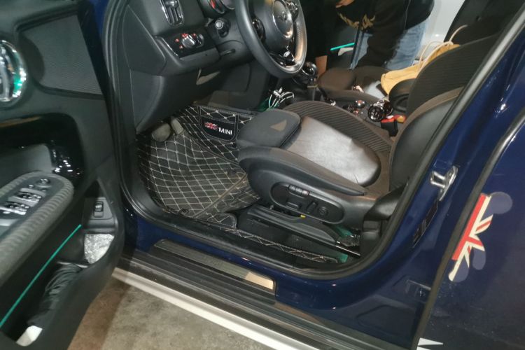 MINI Countryman 2018款 1.5T COOPER 艺术家中控内饰7003