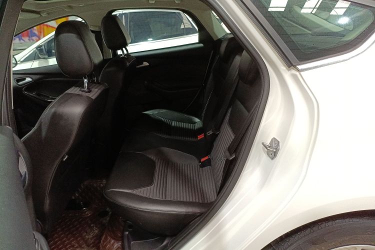 福特 福克斯 2018款 两厢经典 EcoBoost 180 自动精英型中控内饰7004