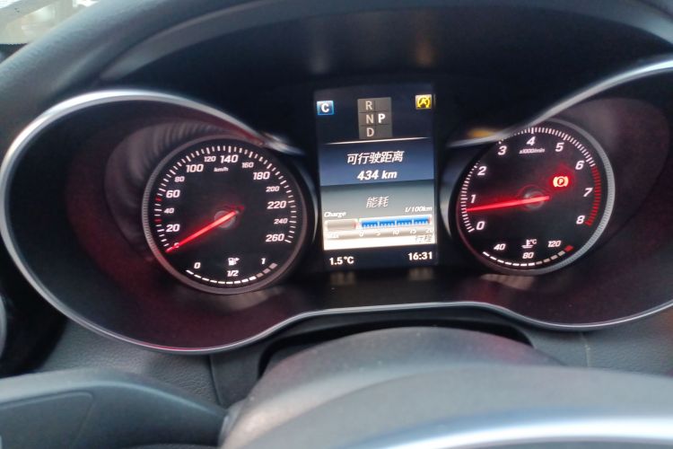 奔驰C级 2017款 改款 C 200 运动版中控内饰14