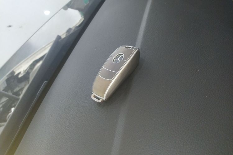 奔驰GLB 2023款 GLB 220 动感型中控内饰11