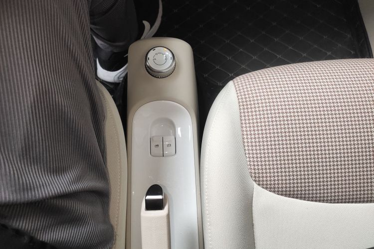 五菱汽车 宏光MINIEV 2024款 第三代 215km 青春版局部细节18