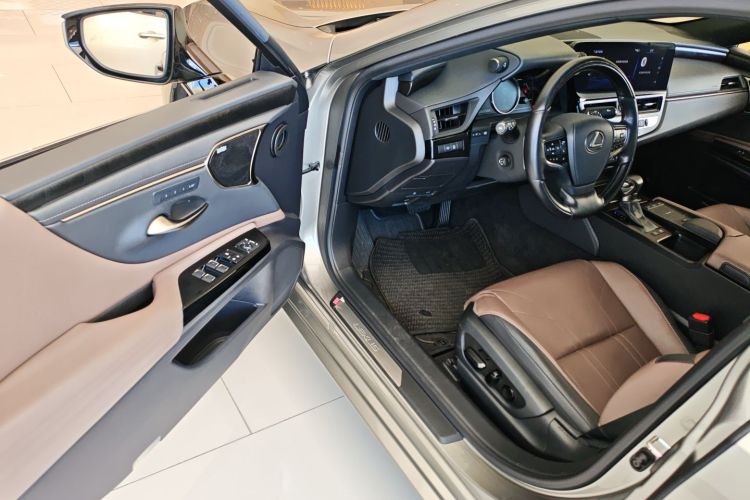 雷克萨斯ES 2021款 300h 行政版中控内饰7003