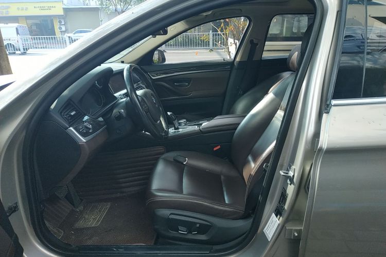 宝马5系 2014款 525Li 豪华设计套装中控内饰19