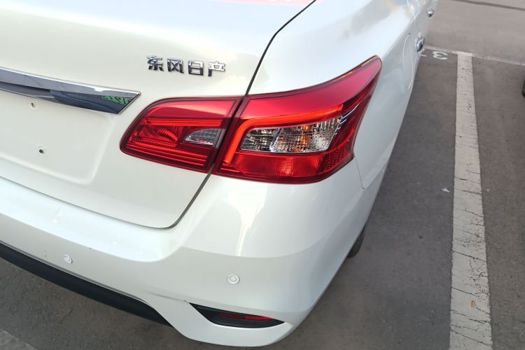 日产 轩逸 2021款 经典 1.6XE CVT舒适版车身外观9