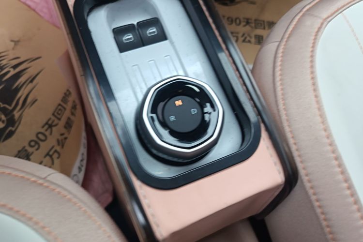 吉利银河 2023款 熊猫mini 200km 耐力熊中控内饰18