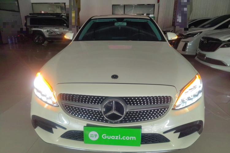 奔驰C级 2019款 C 180 L 时尚型运动版车身外观2