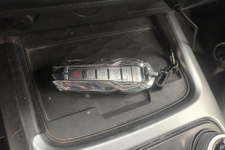 坦克300 2021款 越野版 2.0T 征服者中控内饰11