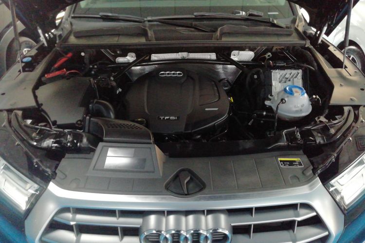 奥迪Q5L 2020款 40 TFSI 荣享时尚型机舱底盘24