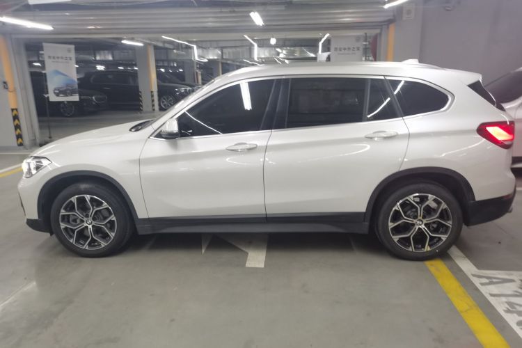 宝马X1 2022款 sDrive25Li 领先型车身外观4