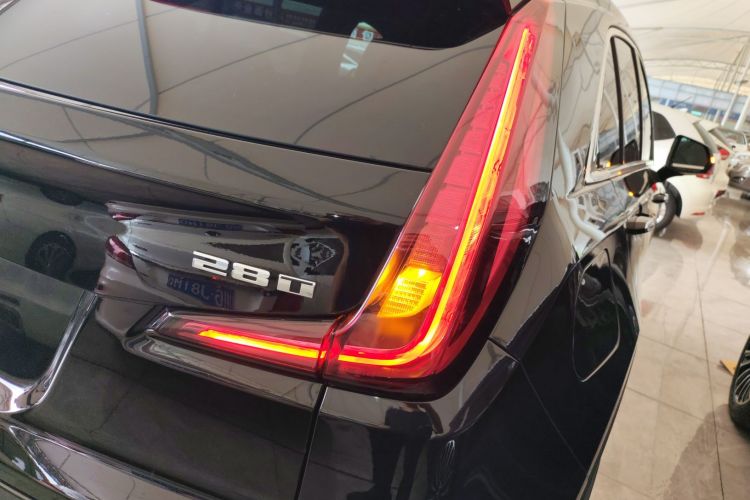 凯迪拉克XT4 2021款 28T 两驱领先型车身外观9