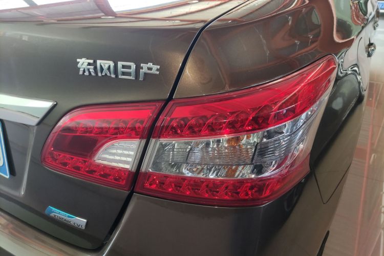 日产 轩逸 2014款 1.6XV CVT尊享版车身外观9