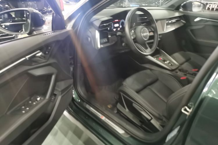 奥迪A3 2023款 改款 A3L Limousine 35 TFSI 进取运动型中控内饰20