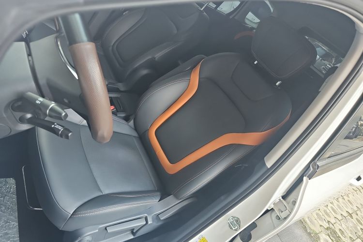 奔腾NAT 2023款 PRO 舒享出行换电版 401km局部细节19