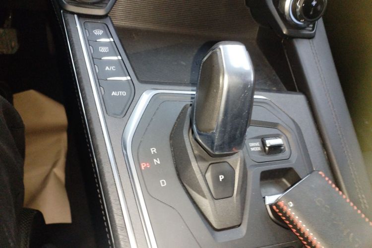 领克01 2021款 2.0TD 两驱型Pro中控内饰18