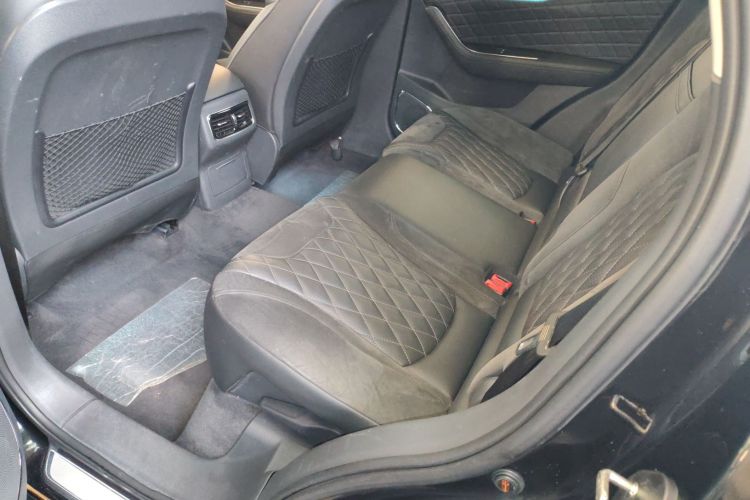 红旗HS5 2019款 2.0T 智联旗享版中控内饰7004