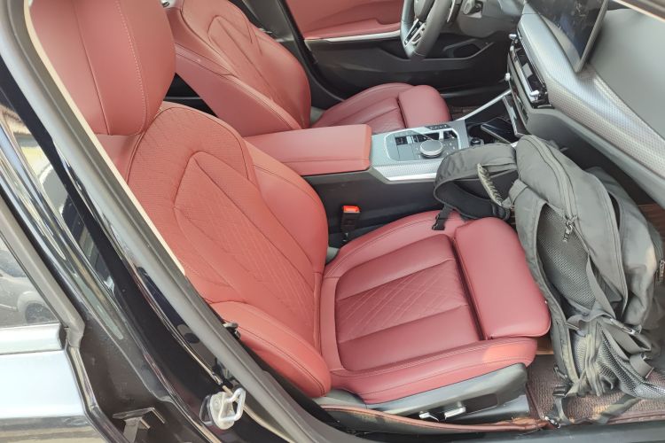 宝马3系 2025款 330Li M运动曜夜套装局部细节41