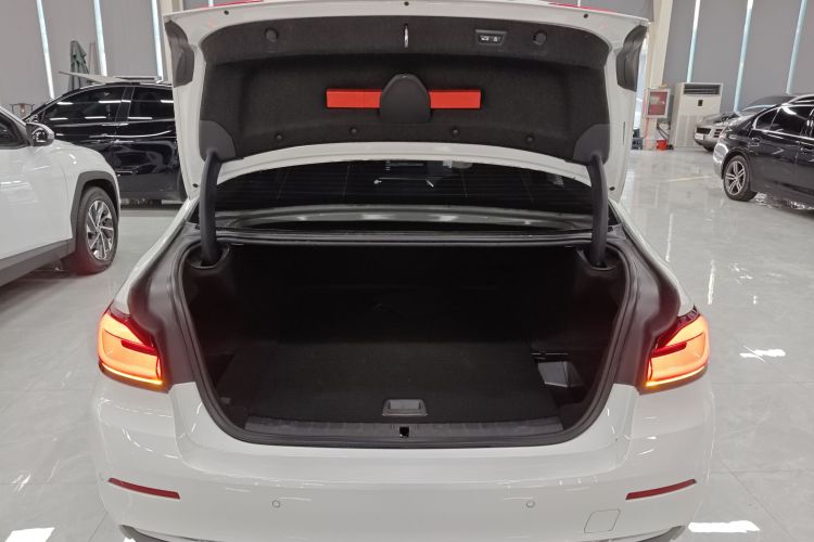 宝马5系新能源 2021款 535Le 豪华套装机舱底盘23