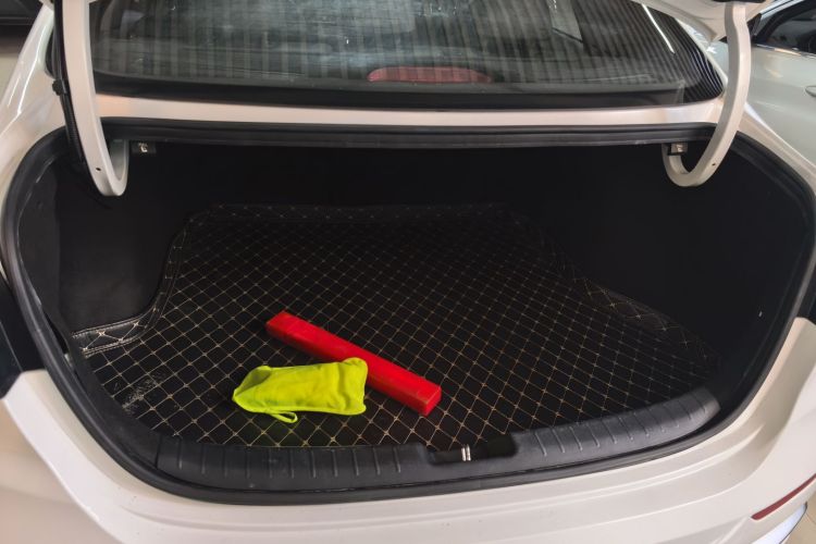 起亚K3 2019款 1.5L CVT智享互联版机舱底盘23