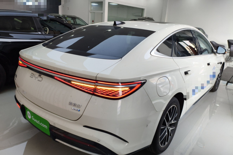 比亚迪 海豹07 DM-i 2025款 智驾版 DM-i 1.5L 125km 尊贵型车身外观6005