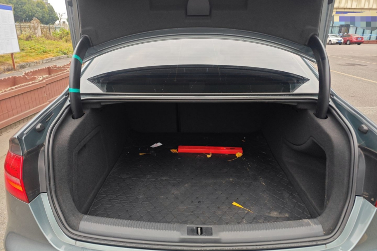 奥迪A4L 2015款 35 TFSI 自动标准型机舱底盘23