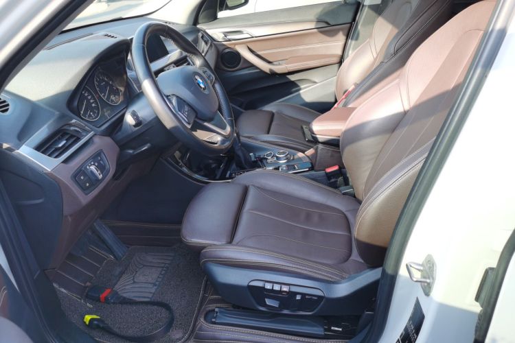 宝马X1 2018款 xDrive20Li 尊享型中控内饰19