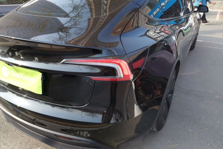 特斯拉 Model 3 2023款 后轮驱动版车身外观9