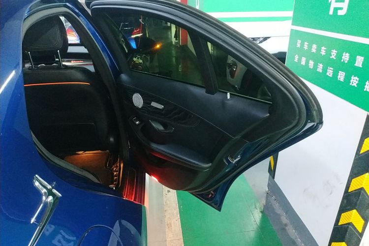 奔驰C级 2018款 C 180 L 时尚型运动版中控内饰7006