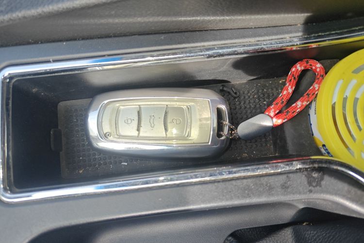 吉利汽车 帝豪 2016款 三厢 1.5L 手动向上版中控内饰11