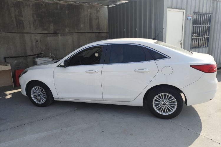 福特 福睿斯 2015款 1.5L 手动舒适型车身外观4