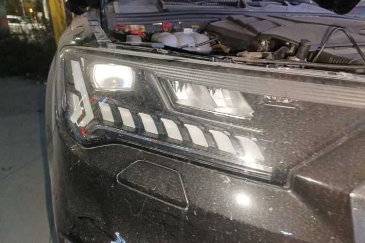 奥迪Q7 2023款 55 TFSI quattro S line运动型车身外观8