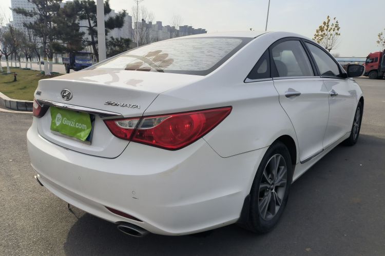 现代 索纳塔 2015款 经典 2.0L 自动豪华版车身外观7