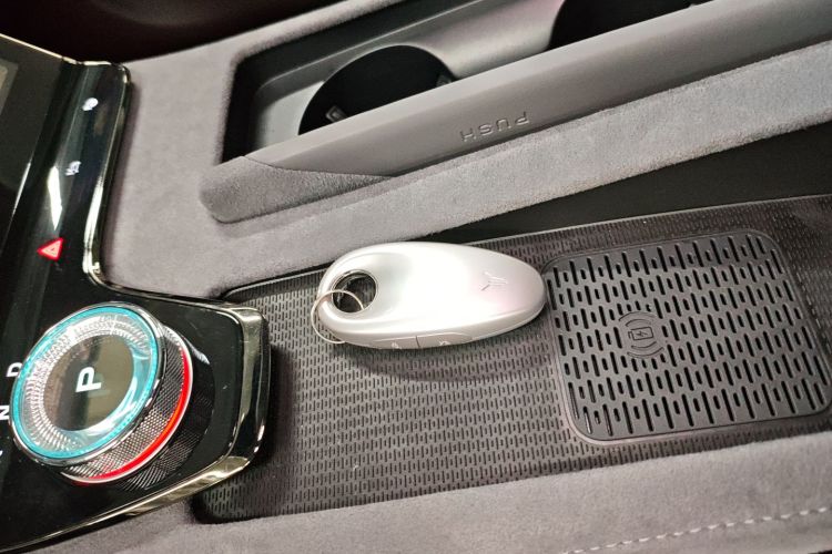 岚图汽车 岚图追光 2024款 PHEV 四驱超长续航行政版中控内饰11