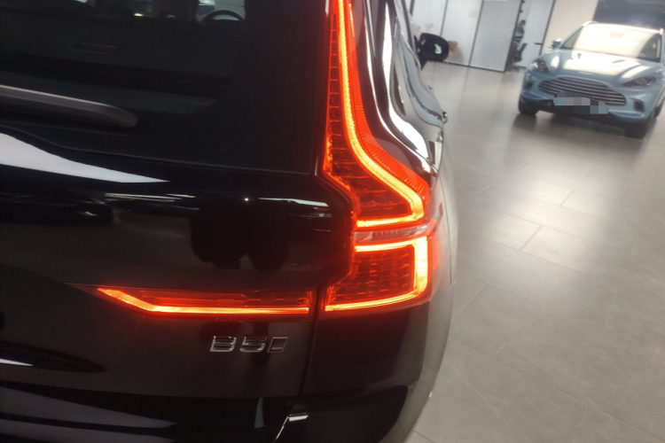 沃尔沃XC60 2024款 B5 四驱智远豪华版车身外观9