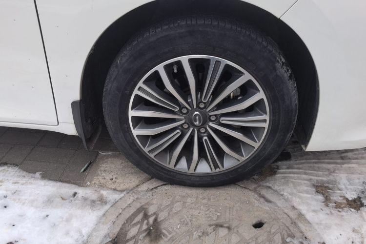 广汽传祺 传祺M6 2019款 270T 自动尊享版（六座）国V车身外观10