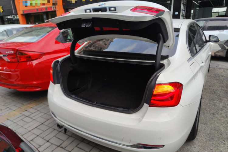 宝马3系 2016款 316Li 时尚型局部细节23