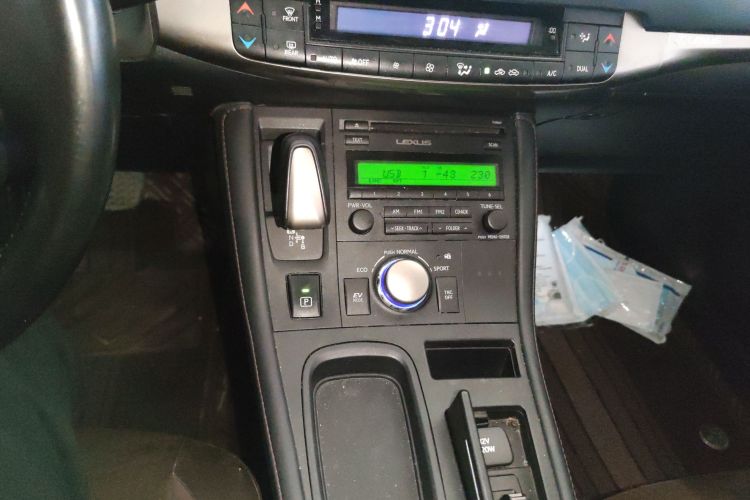 雷克萨斯CT 2017款 CT200h 精英版 单色 国VI中控内饰18