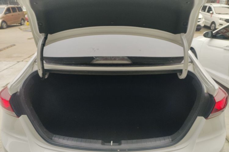 现代 领动 2016款 1.6L 自动智炫·精英型机舱底盘23