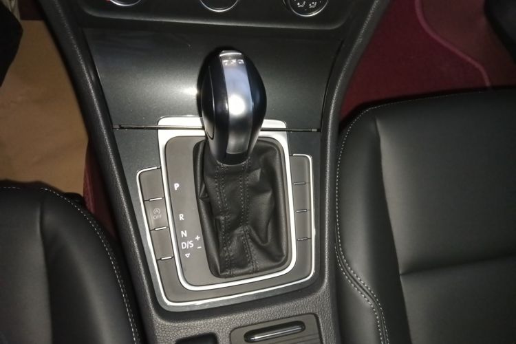 大众 高尔夫 2020款 200TSI DSG舒适进取版中控内饰18